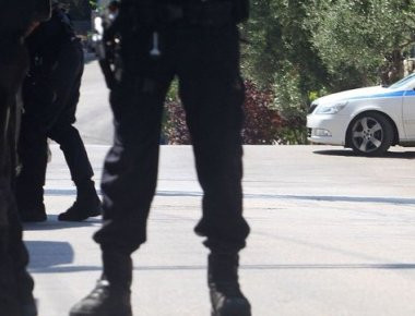 Λάρισα: Ελεύθεροι οι αναρχικοί συλληφθέντες σε οίκημα που εκκενώθηκε